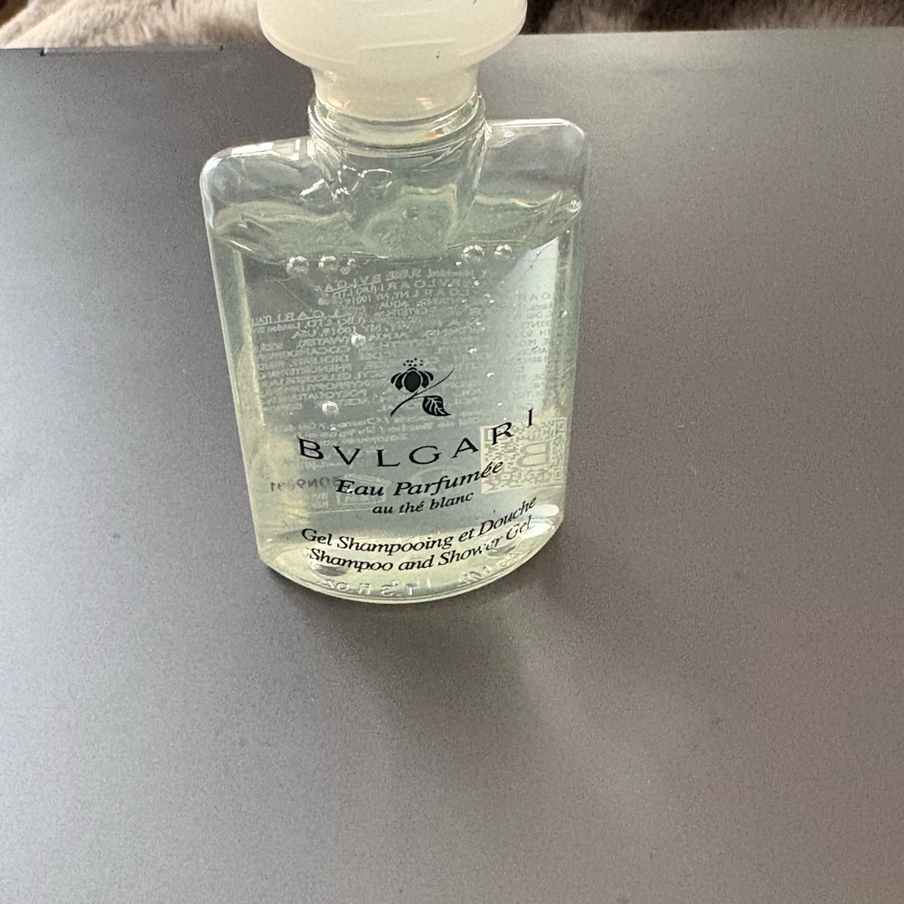 Bulgari Eau Parfumée au thé blanc Shampoo & Shower Gel - Clear